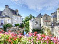 Private Morning Half Day Bayeux Tour with English Speaking Driver-Guide from Rennes Saint Malo