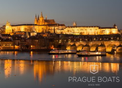 Shared Tour: Dinner Cruise- Prague by night