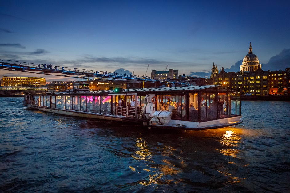 Shared Tour: Bateaux London Platinum Dinner Cruise