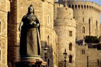 Shared Tour: Windsor, Stonehenge, Lacock and Bath Tour with Fish and Chip Lunch 7:45AM
