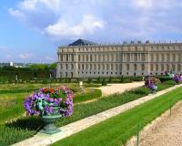 Private Tour: Full Day Guided VersaillesTour by Motorcoach with Priority Access and Hotel Pick-up: Palace, Gardens and Queen's Hamlet