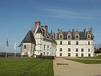 Shared Tour: Castles of the Loire Tour by Motorcoach