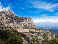 Shared Tour: Barcelona Highlights and Montserrat Full Day Tour with Cog-Wheel Train