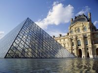 Small Group Tour: Murders and Mysteries of the Louvre Tour in Paris
